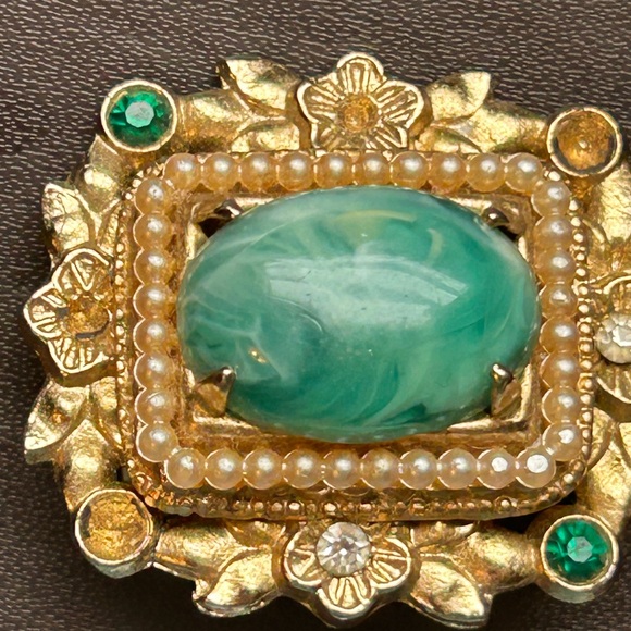 Vintage Green Cabochon Floral Brooch Pearl Halo Gold Tone Statement Estate Glam - Picture 10 of 13